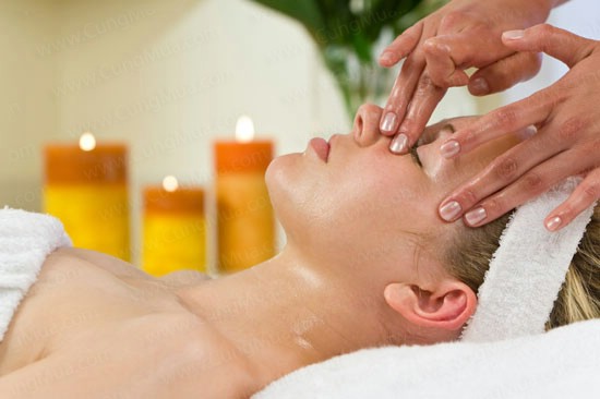 Massage giúp lưu thông máu tốt cho làn da mặt