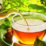 Nước trà xanh giúp trị sẹo lồi lâu năm